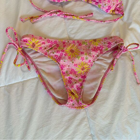 DAFFY Vintage 90s Swim Triangle Bikini, Pink & Yellow Floral - Picture 3 of 8